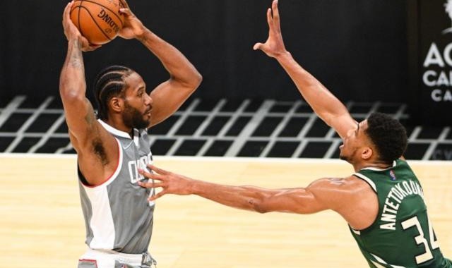 真人娱乐平台-小卡合同或因违规被判无效 雄鹿全力争夺挽留字母